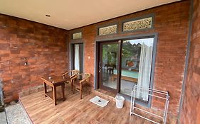 Sulendra Bungalow and Painter